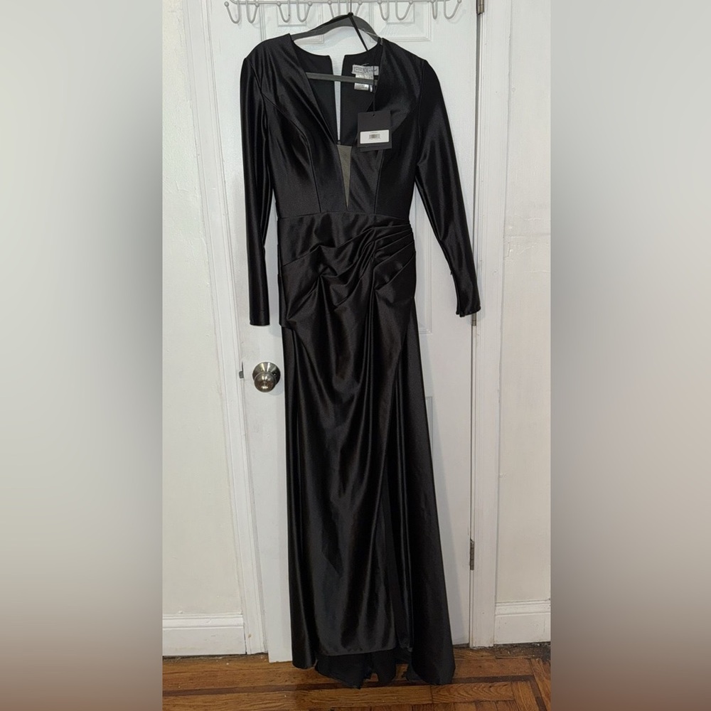 NWT Mac Duggal Midnight Blue Plunge Gown
